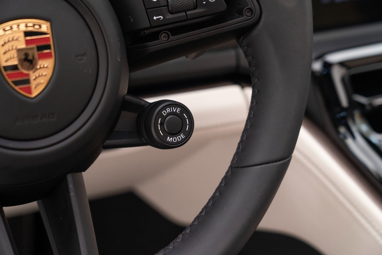 Used 2025 Porsche Panamera 4S image 29