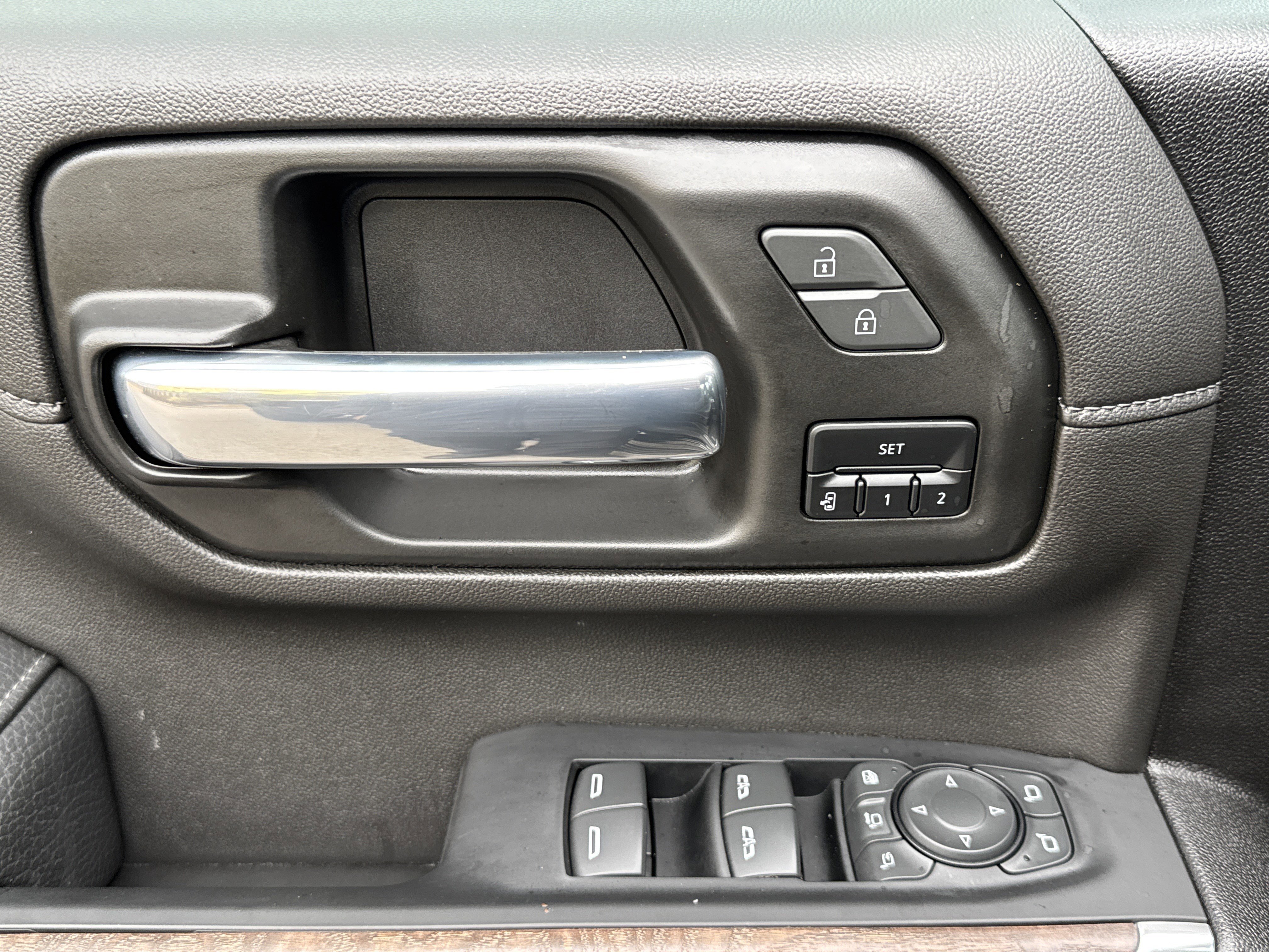 Used 2023 GMC Sierra 3500 Denali w/ Denali Ultimate Package image 15