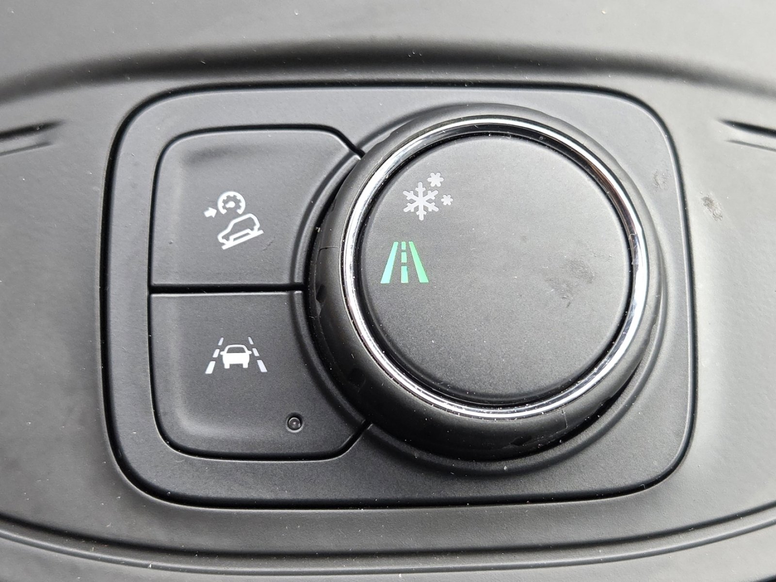 Used 2023 GMC Terrain SLE image 7