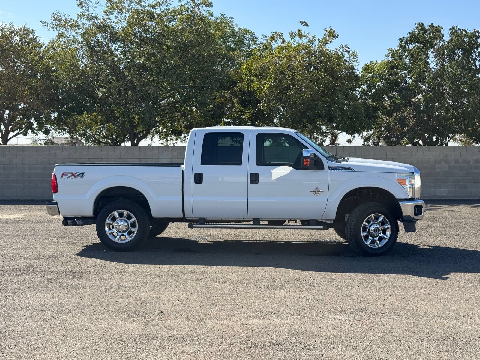 Used 2016 Ford F250 XLT w/ XLT Premium Package AWD/4WD image 2