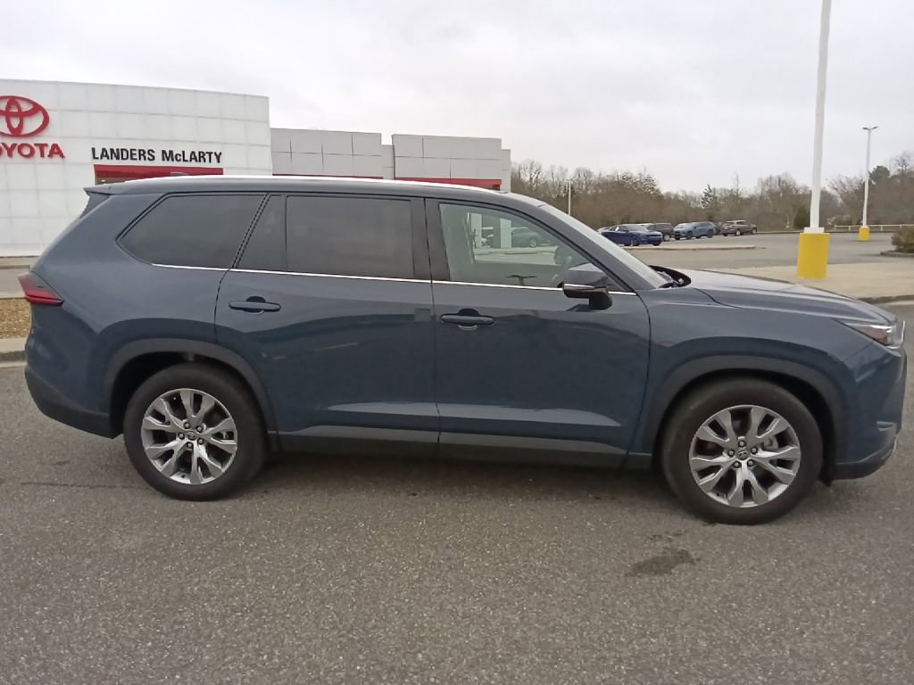 Used 2025 Toyota Grand Highlander AWD image 2