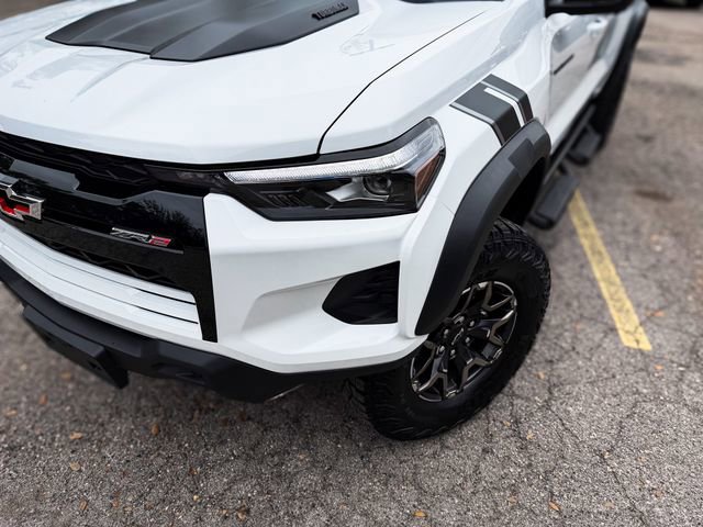 Used 2025 Chevrolet Colorado ZR2 w/ Technology Package AWD/4WD image 9