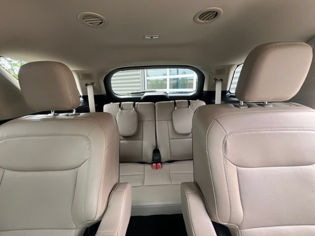 Used 2023 Ford Explorer Limited w/ Equipment Group 301A AWD/4WD image 18