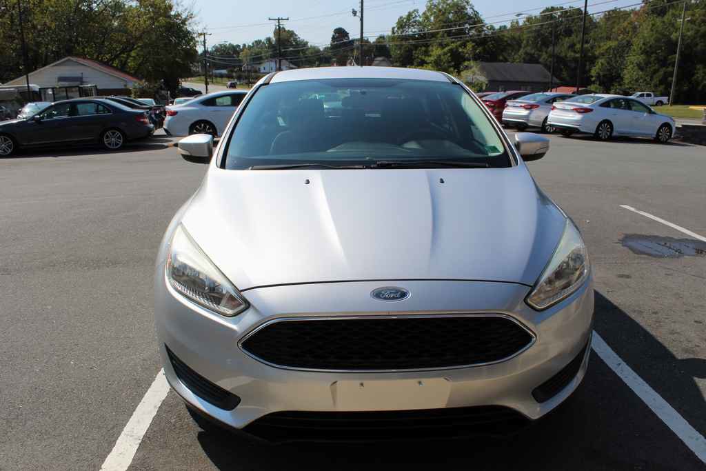 Used 2016 Ford Focus SE image 2