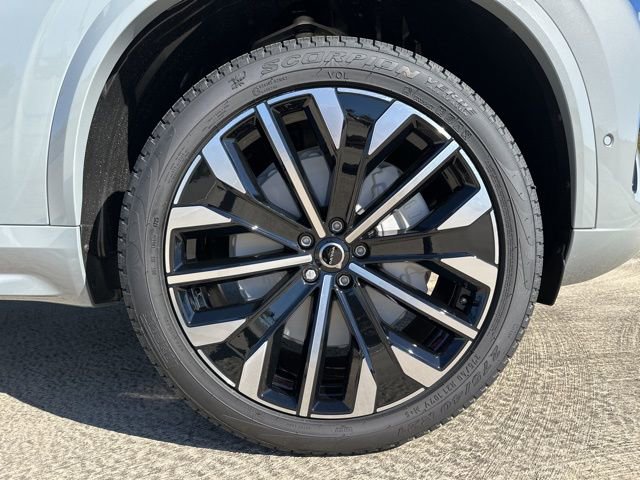 New 2026 Volvo XC90 B6 Plus w/ Protection Package Premier image 9