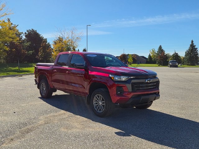 Used 2024 Chevrolet Colorado LT w/ LT Convenience Package II AWD/4WD image 3