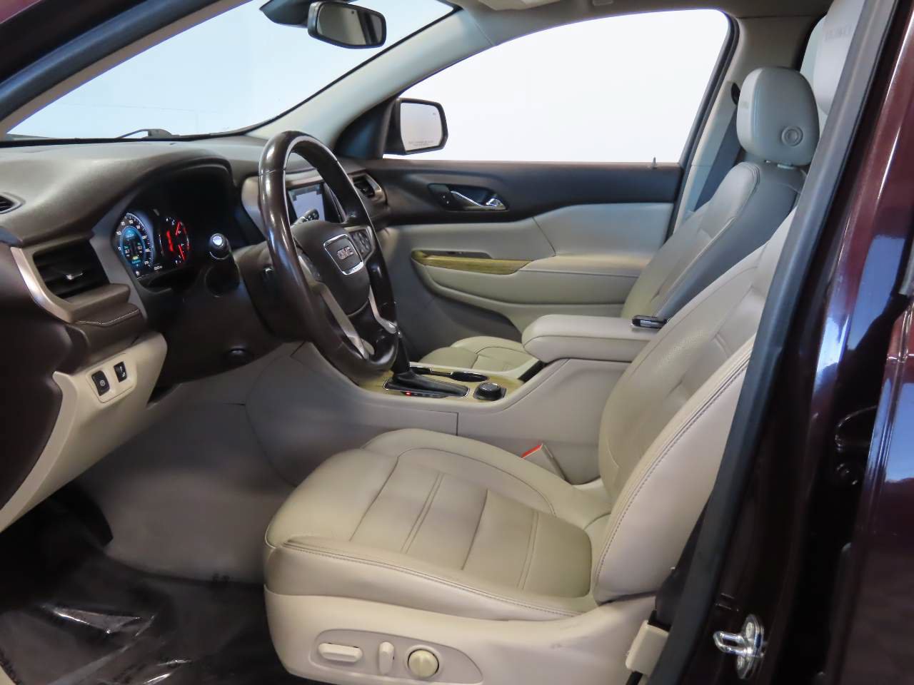 Used 2018 GMC Acadia Denali w/ Technology Package FWD image 7
