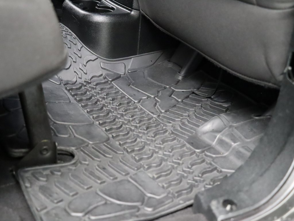 Used 2018 Jeep Wrangler Unlimited Sahara image 23