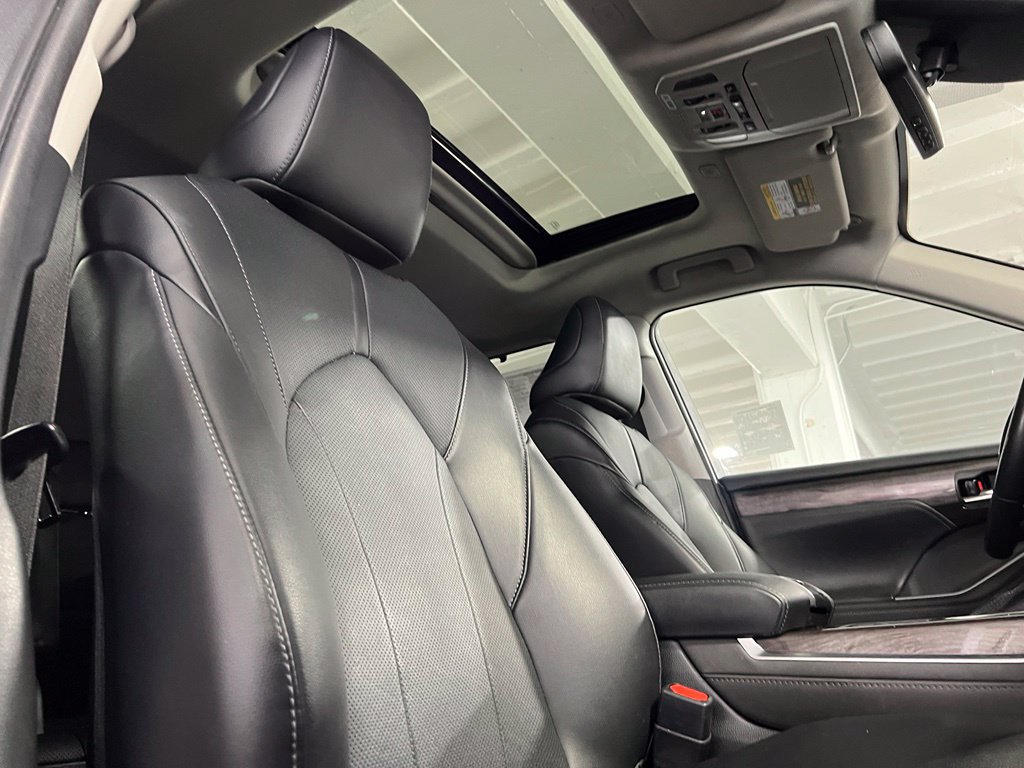 Used 2023 Toyota Highlander Limited AWD/4WD image 25