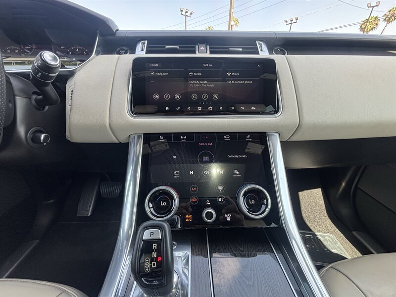 Used 2018 Land Rover Range Rover Sport HSE AWD/4WD image 34