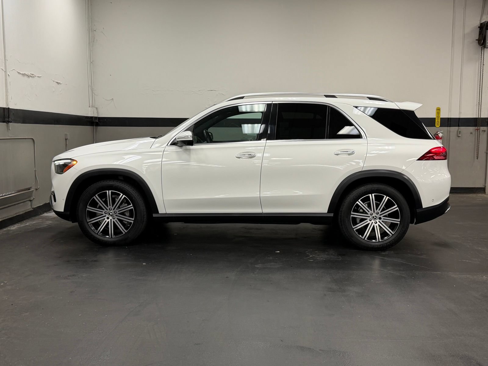 Used 2024 Mercedes-Benz GLE 350 4MATIC image 8