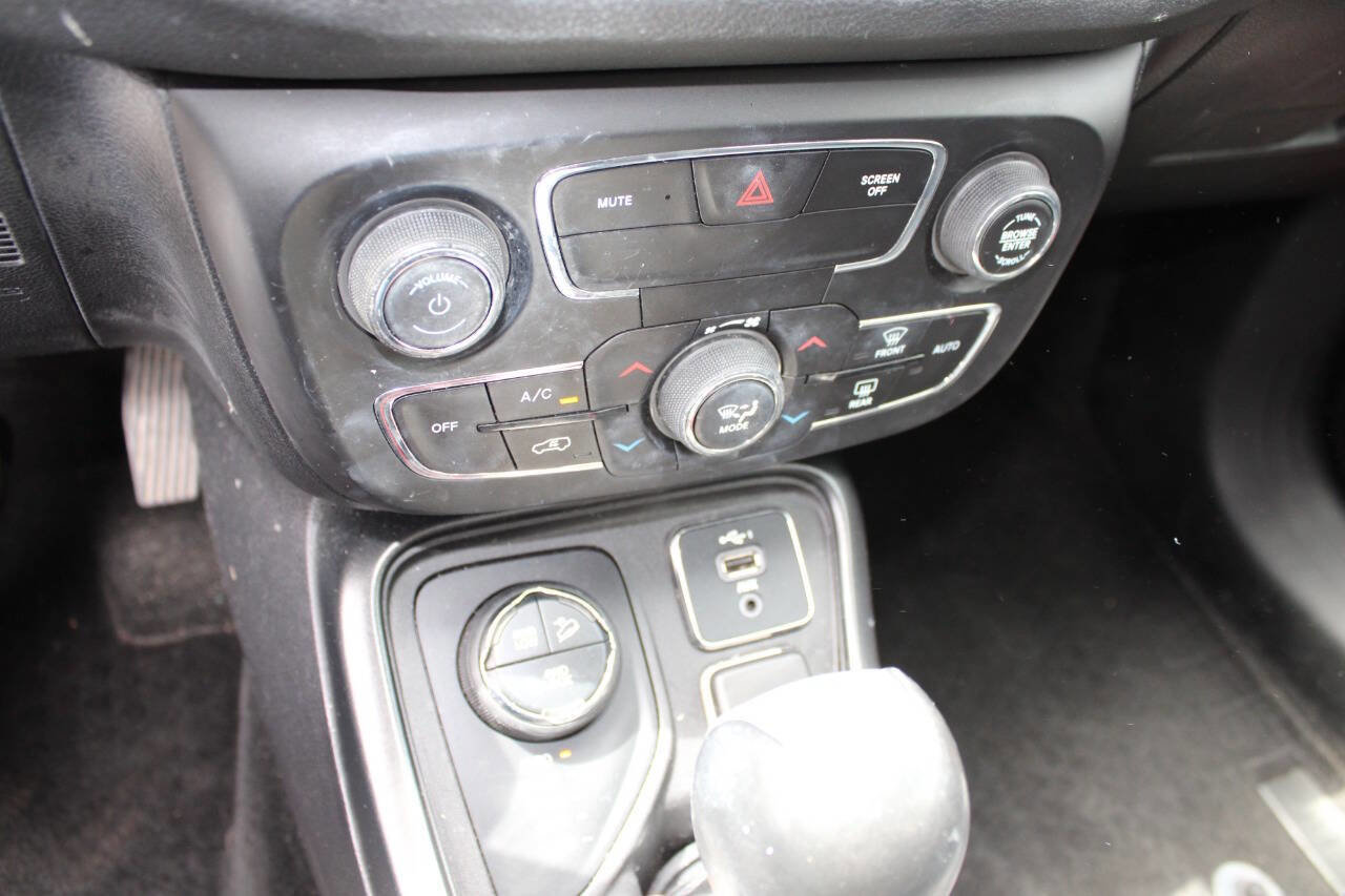 Used 2019 Jeep Compass Trailhawk AWD/4WD image 17