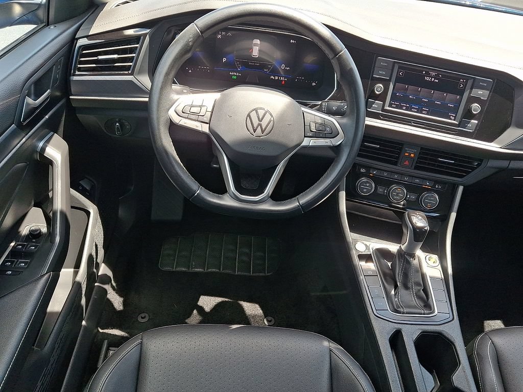 Used 2024 Volkswagen Jetta SE FWD image 2