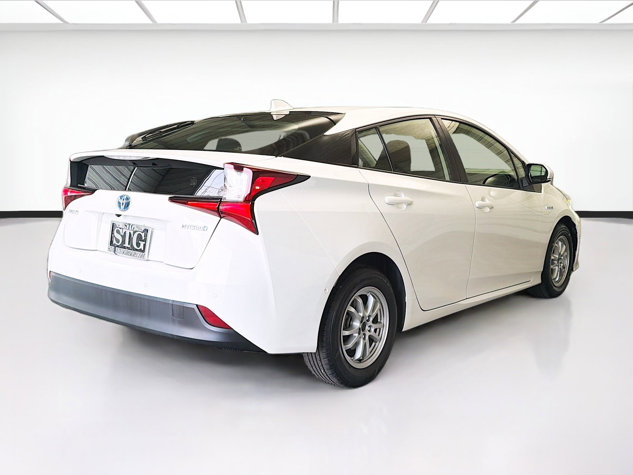 Used 2022 Toyota Prius LE FWD image 4