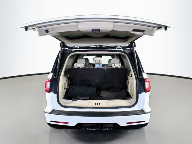 Used 2021 Lincoln Navigator Reserve w/ Luxury Package RWD image 29