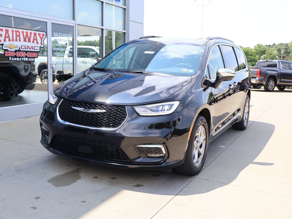 Used 2023 Chrysler Pacifica Limited w/ Uconnect Theater Family Group AWD/4WD image 6