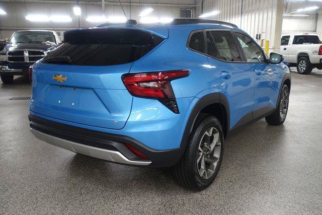 Used 2025 Chevrolet Trax LT FWD image 7