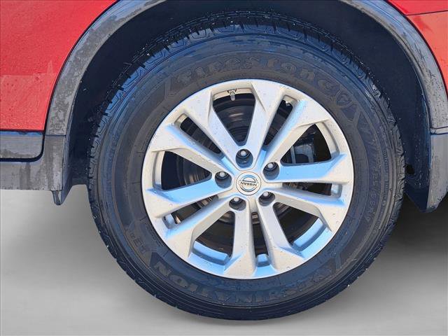 Used 2015 Nissan Rogue SV image 4