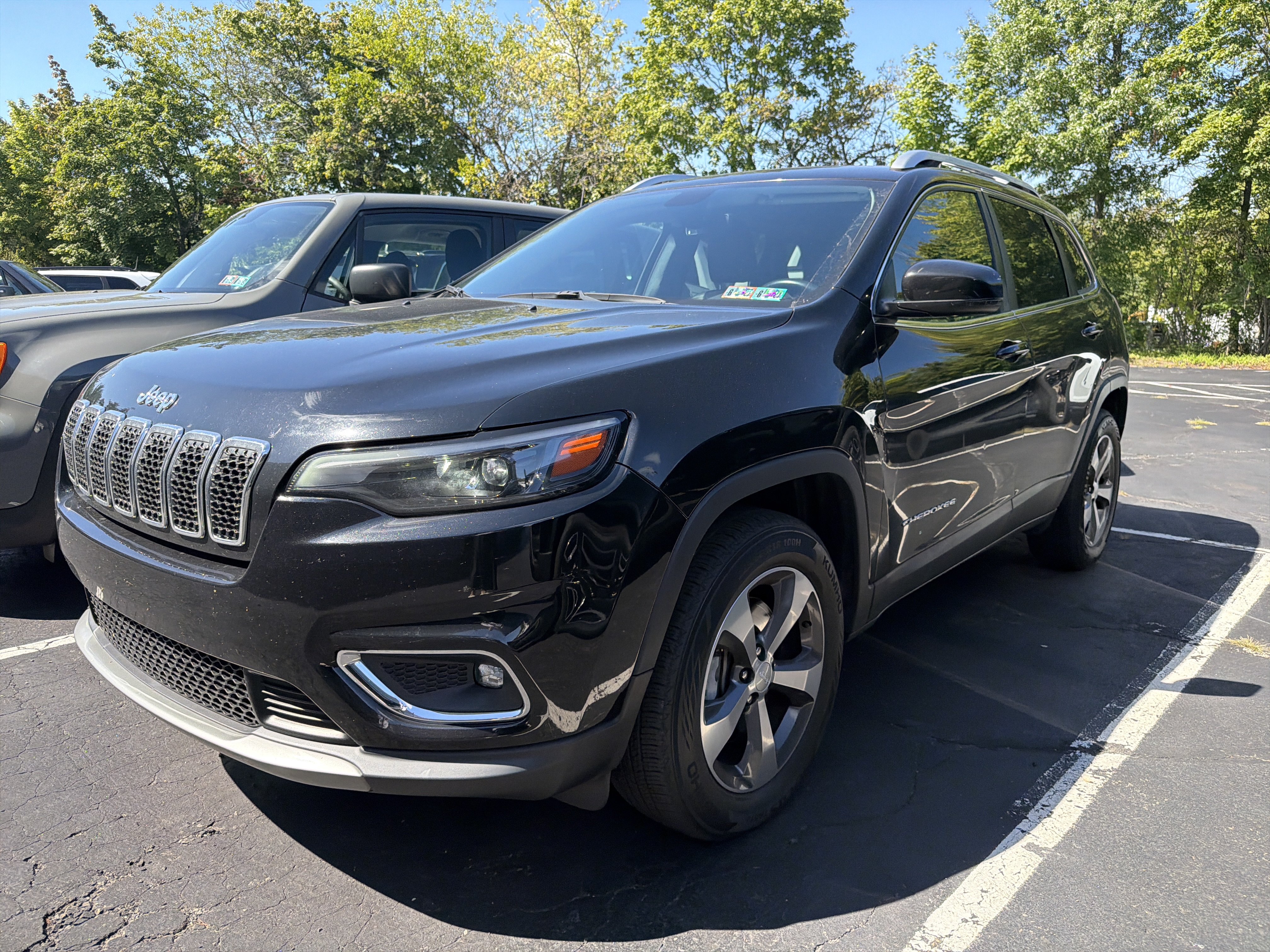 Used 2019 Jeep Cherokee Limited AWD/4WD image 4