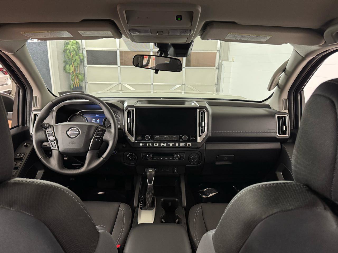 Used 2025 Nissan Frontier SV w/ SV Convenience Package image 25