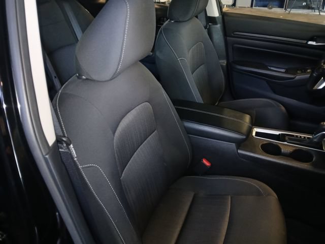 Used 2025 Nissan Altima 2.5 SV FWD image 40