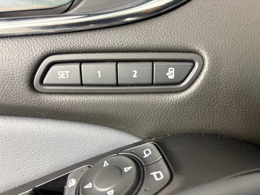 Used 2022 Buick Enclave Premium FWD image 18