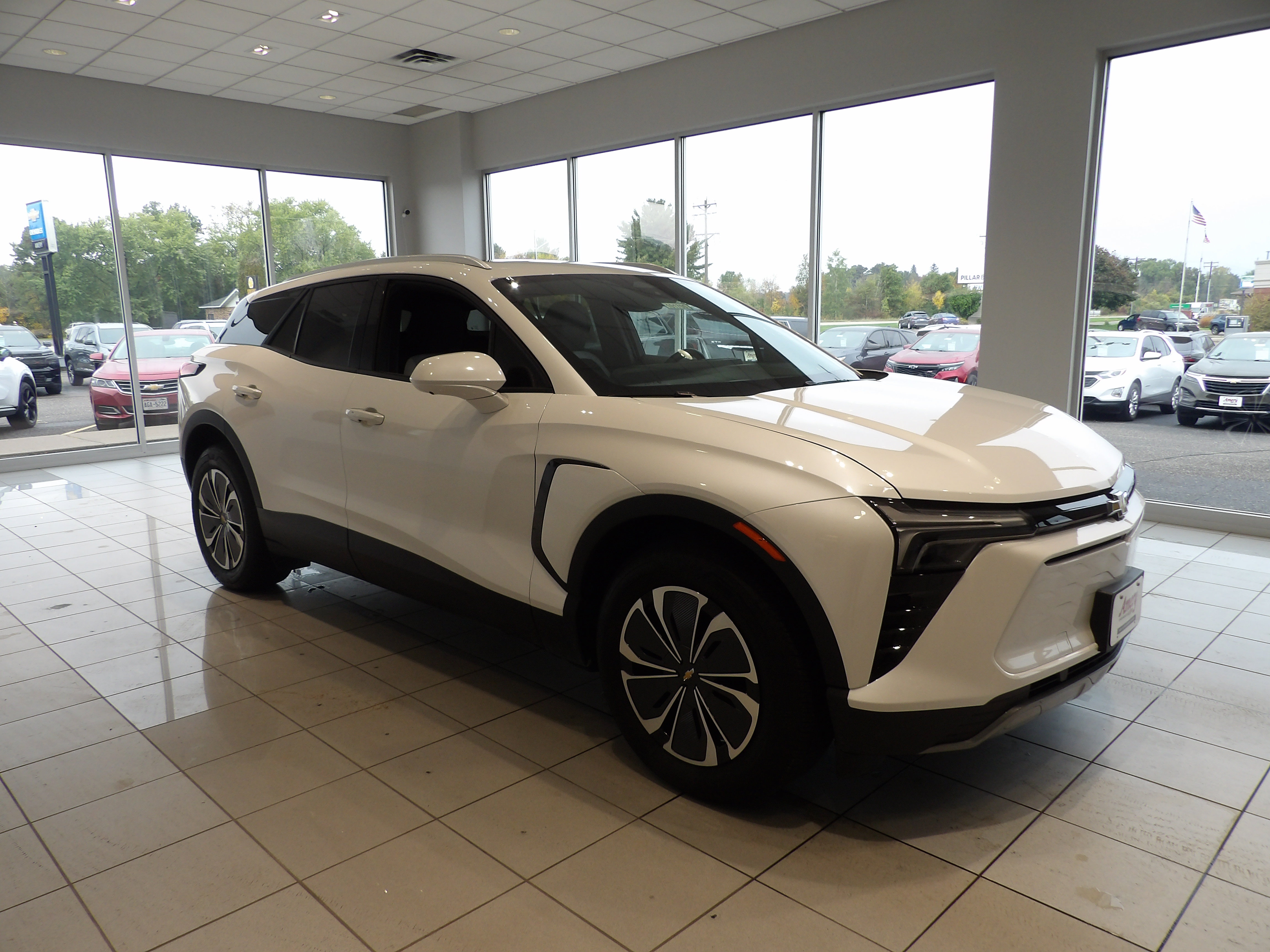 Used 2024 Chevrolet Blazer EV LT AWD/4WD image 3