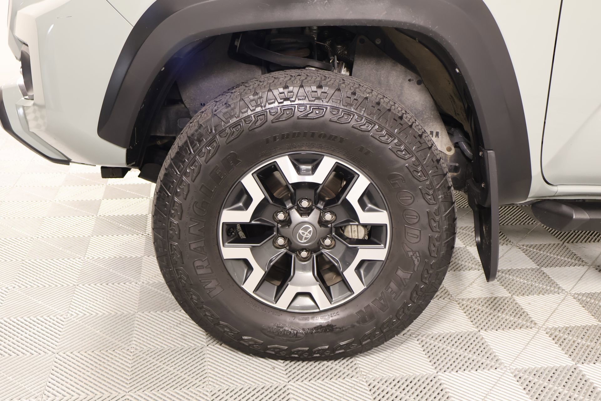 Used 2022 Toyota Tacoma TRD Off-Road AWD/4WD image 17