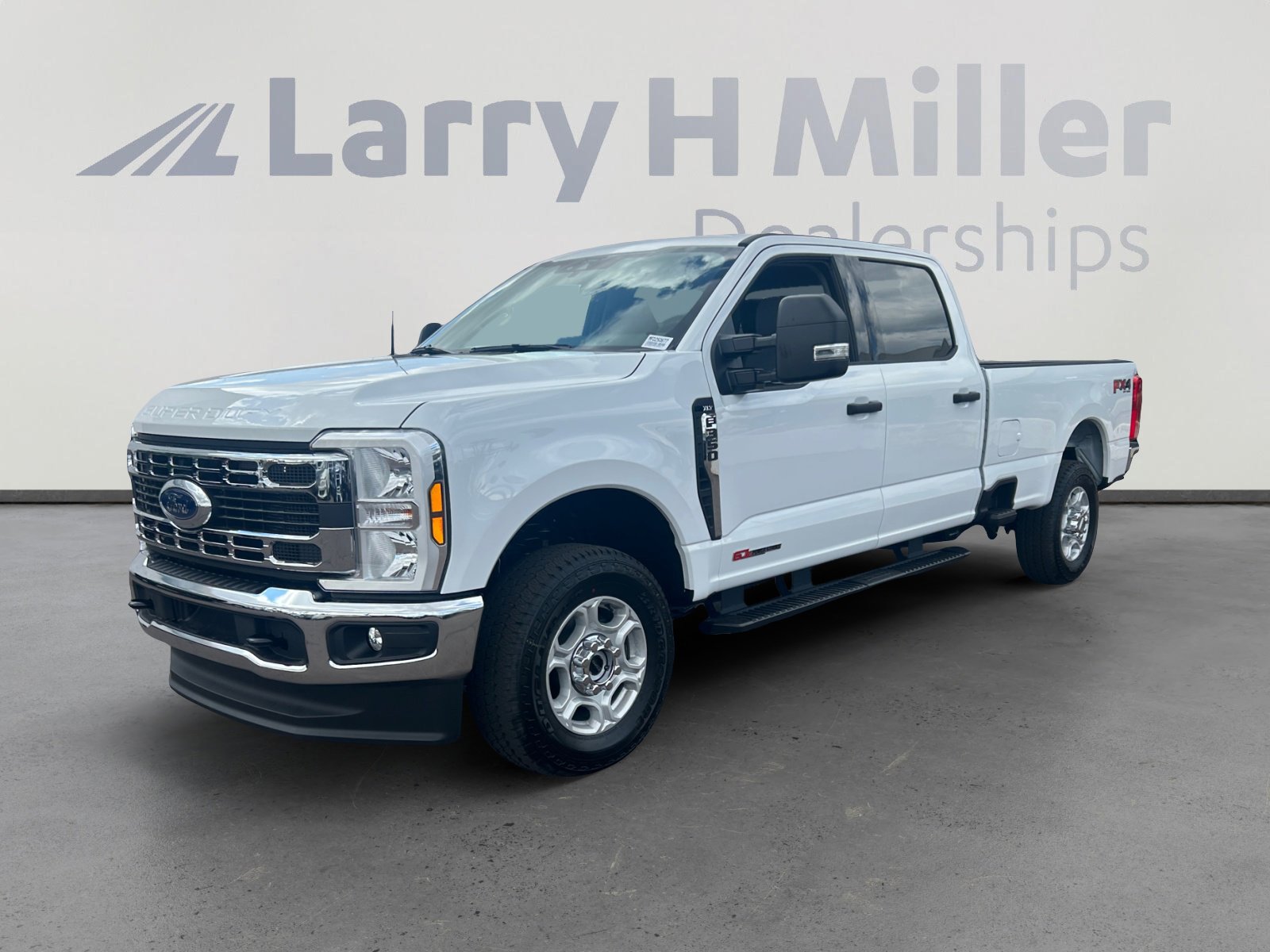 New 2025 Ford F350 XLT w/ FX4 Off-Road Package