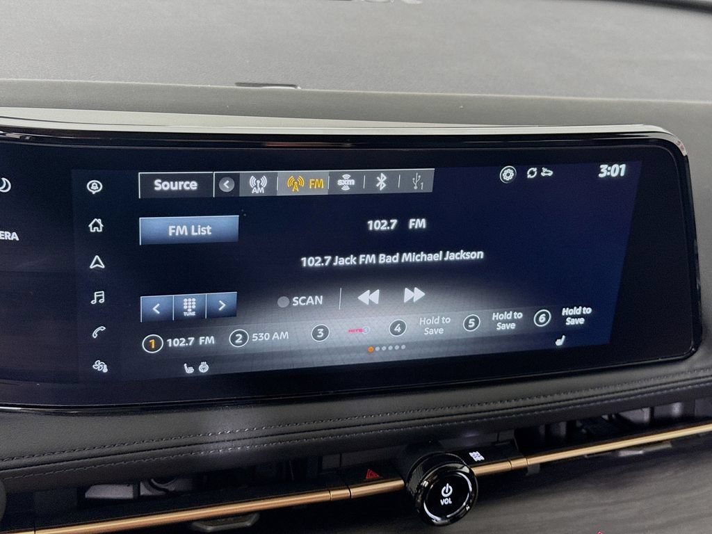 Used 2023 Nissan Ariya AWD image 7