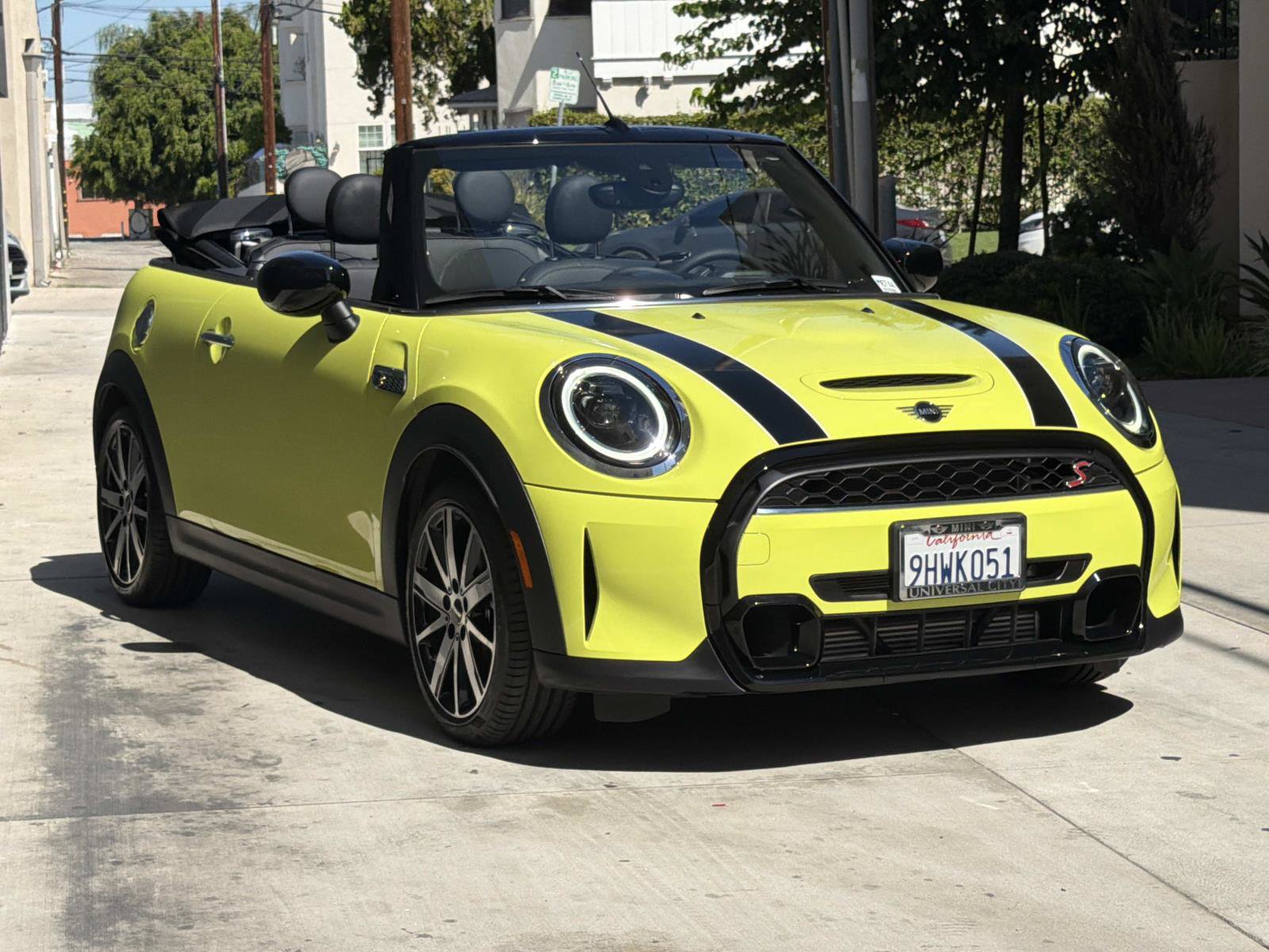 Used 2024 MINI Cooper S w/ Signature Upholstery Package FWD image 2