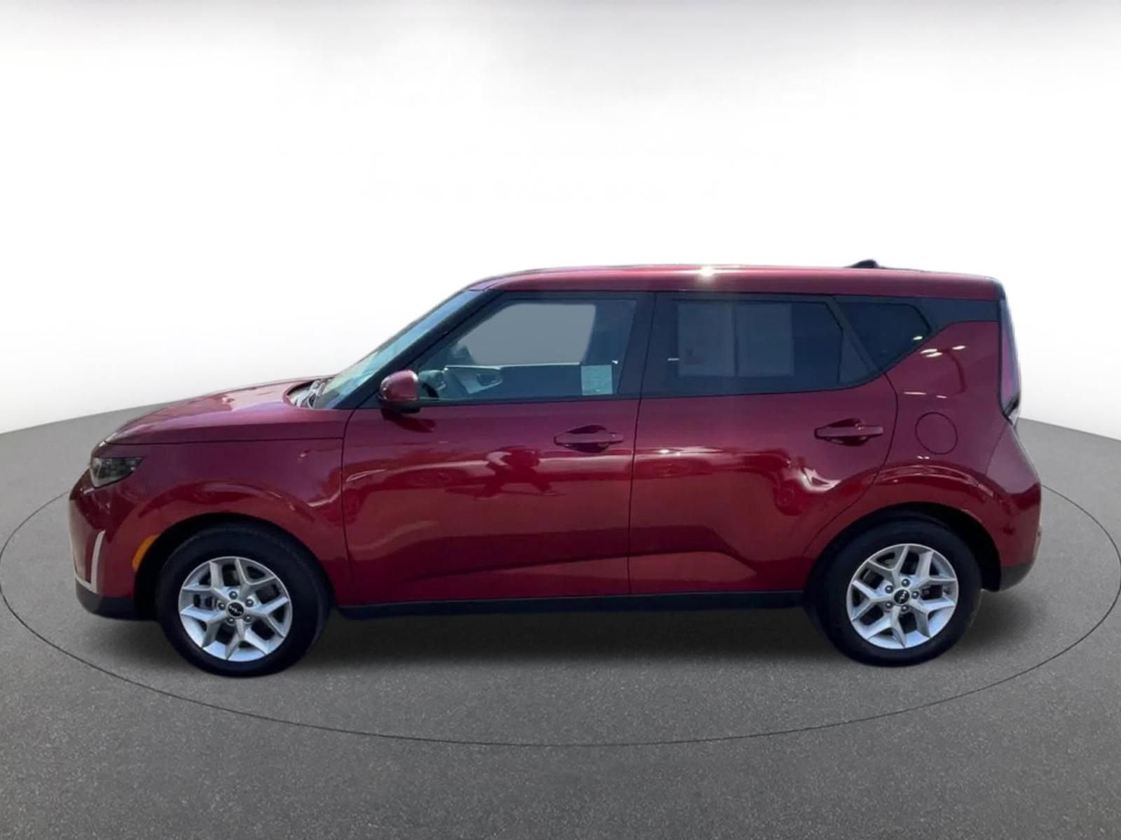 Used 2025 Kia Soul LX w/ LX Technology Package image 8