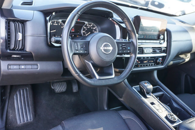Used 2024 Nissan Pathfinder SV AWD/4WD image 15