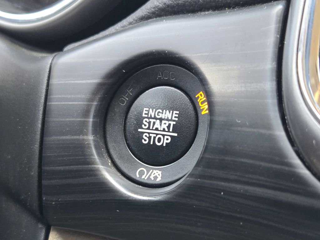 Used 2020 Jeep Grand Cherokee Laredo image 16