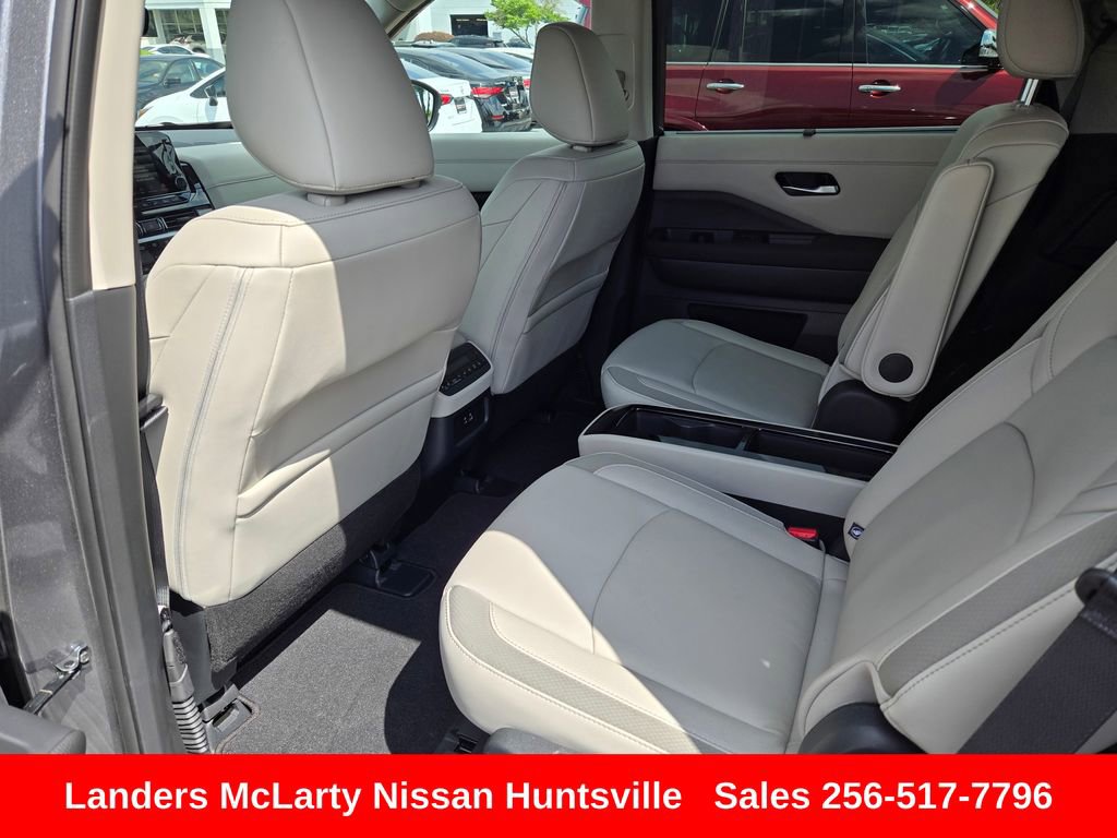 Used 2025 Nissan Pathfinder SL w/ SL Premium Package FWD image 15