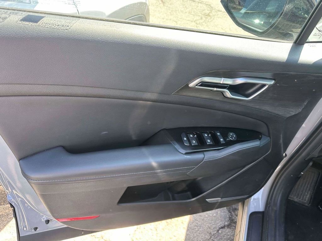 Used 2023 Kia Sportage X-Line AWD/4WD image 16