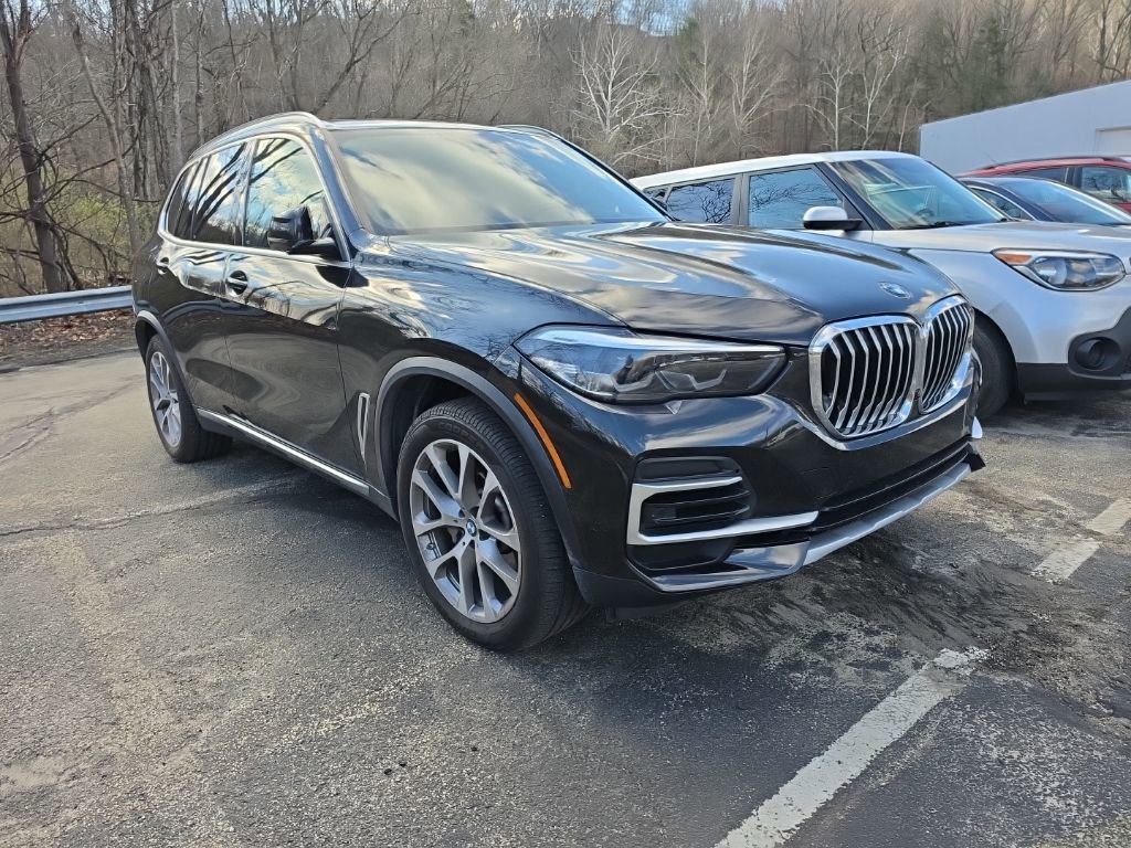 Used 2022 BMW X5 xDrive40i w/ Premium Package image 3