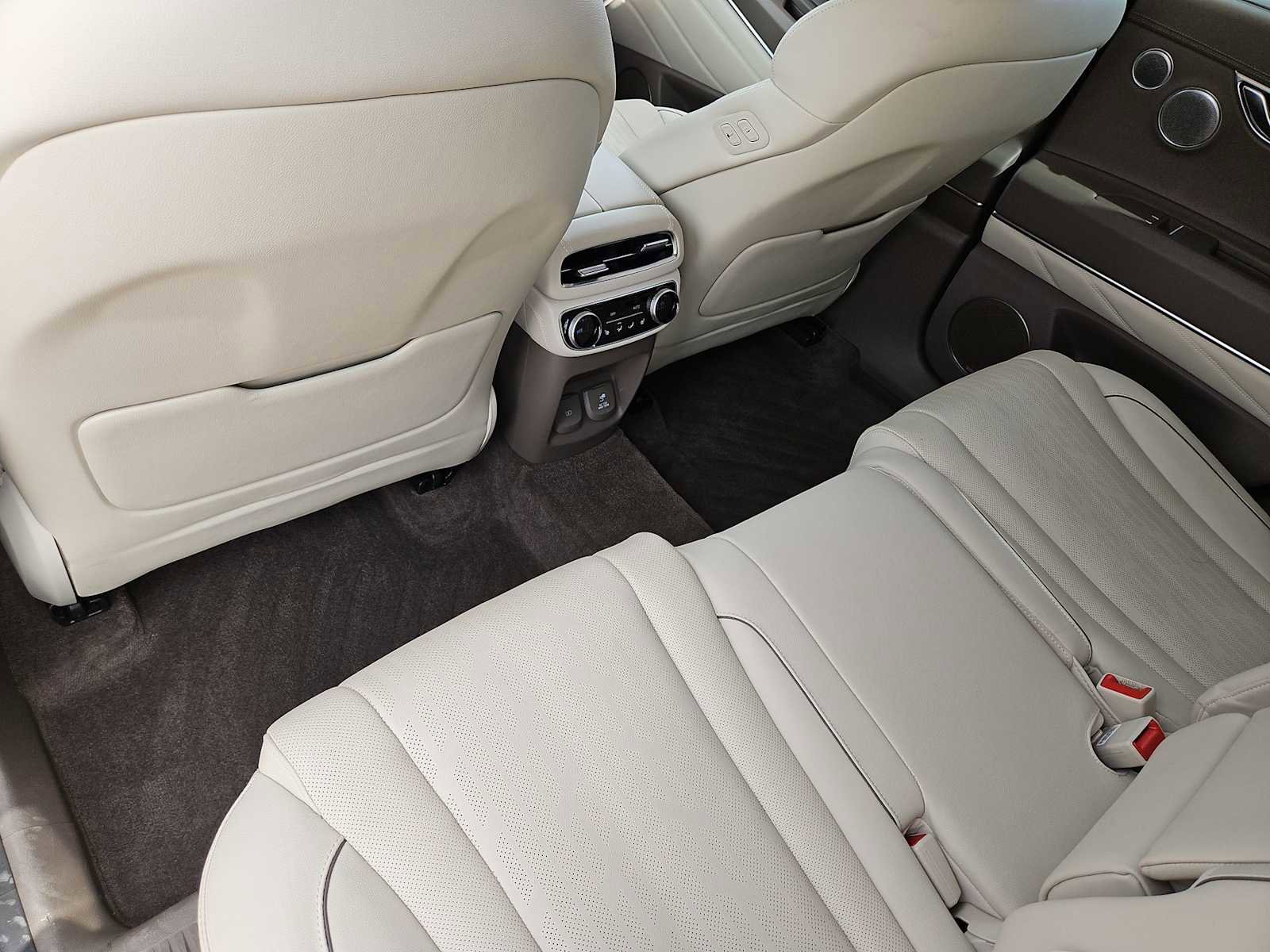 Used 2022 Genesis GV80 2.5T w/ Prestige Package 04 image 18