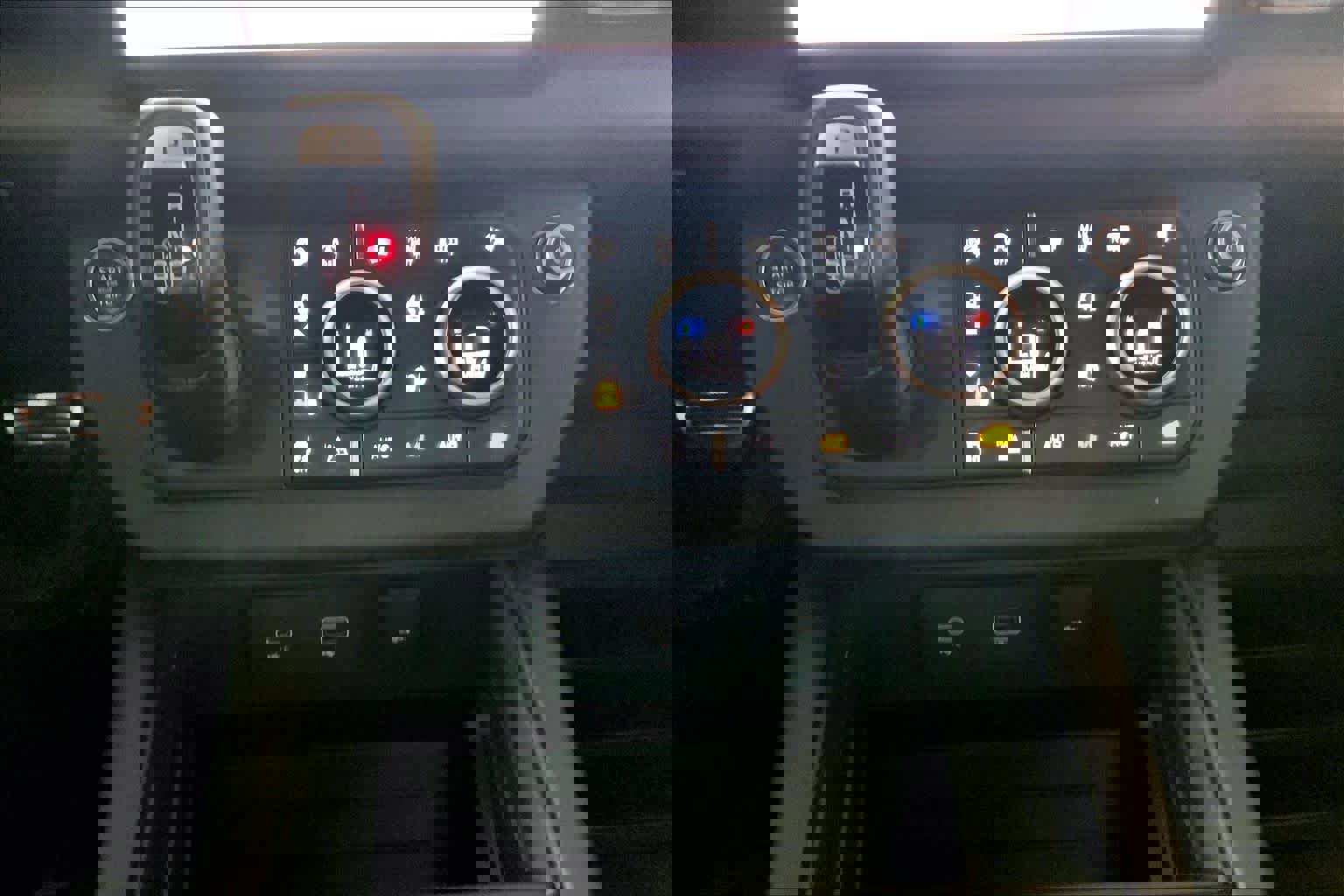 Used 2023 Land Rover Defender 110 V8 image 35