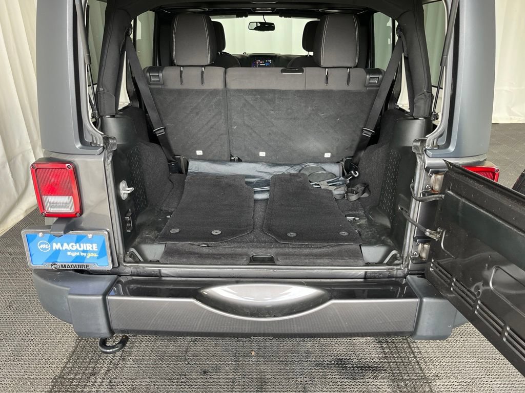 Used 2018 Jeep Wrangler Unlimited Sahara AWD/4WD image 24