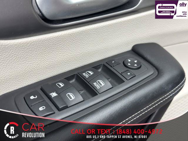 Used 2021 Chrysler Pacifica Touring-L FWD image 50