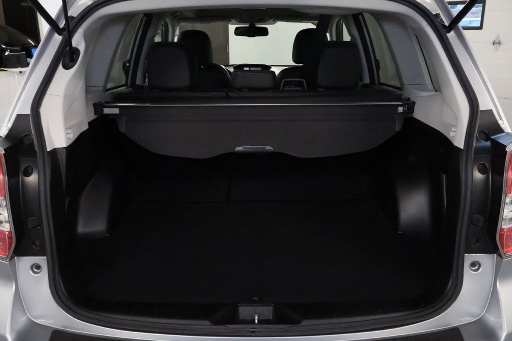 Used 2015 Subaru Forester 2.5i Touring AWD/4WD image 18
