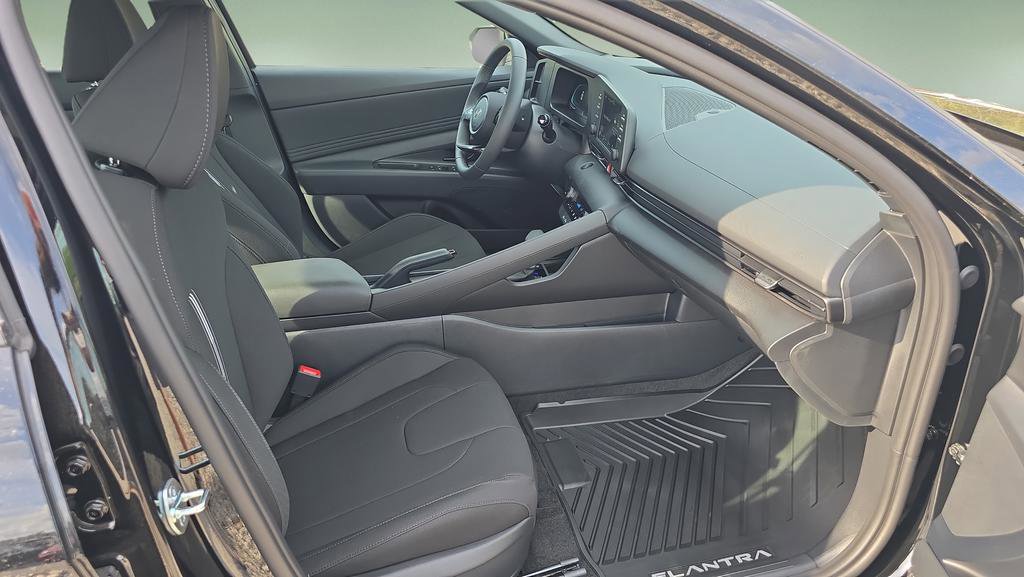New 2026 Hyundai Elantra Sport FWD image 13
