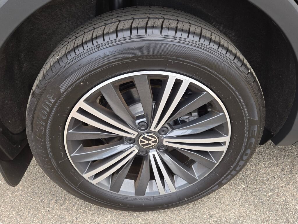 Used 2024 Volkswagen Tiguan Wolfsburg Edition image 13