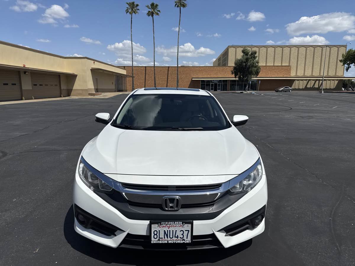Used 2017 Honda Civic EX-L image 2