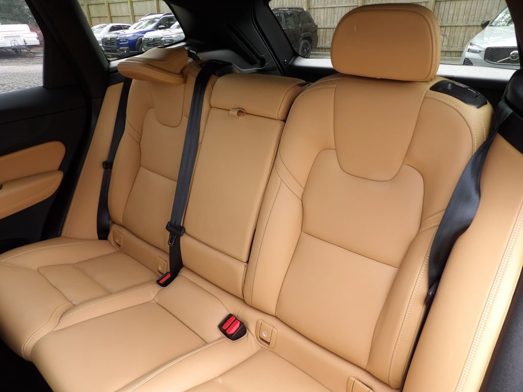 Certified 2024 Volvo XC60 B5 Ultimate w/ Protection Package Premier image 26