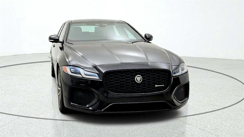Used 2022 Jaguar XF R-Dynamic SE AWD/4WD image 2