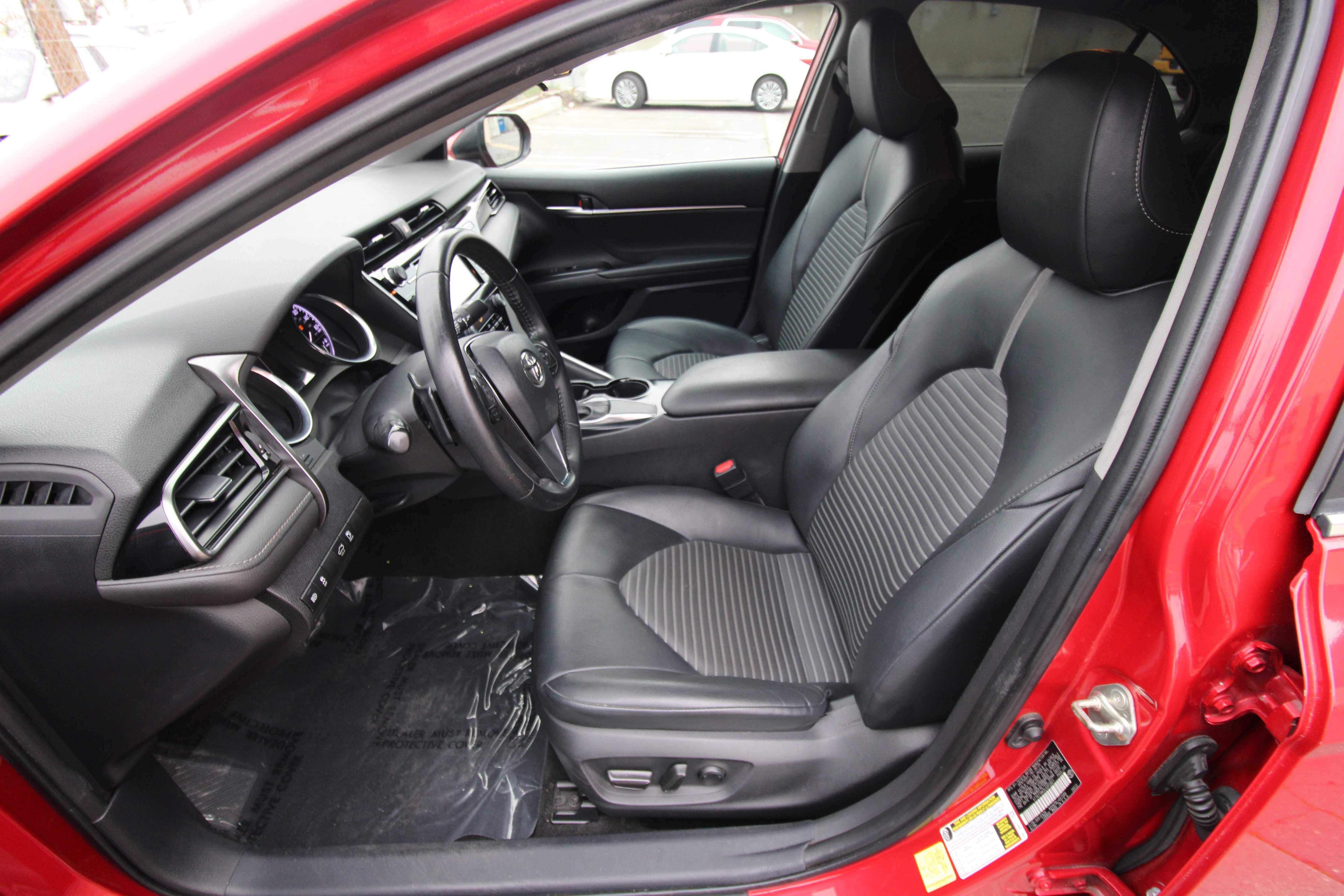 Used 2020 Toyota Camry SE image 22