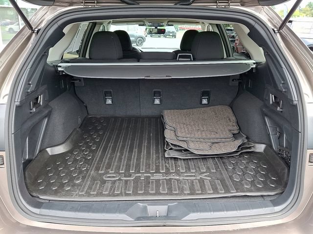 Used 2023 Subaru Outback Premium AWD/4WD image 27
