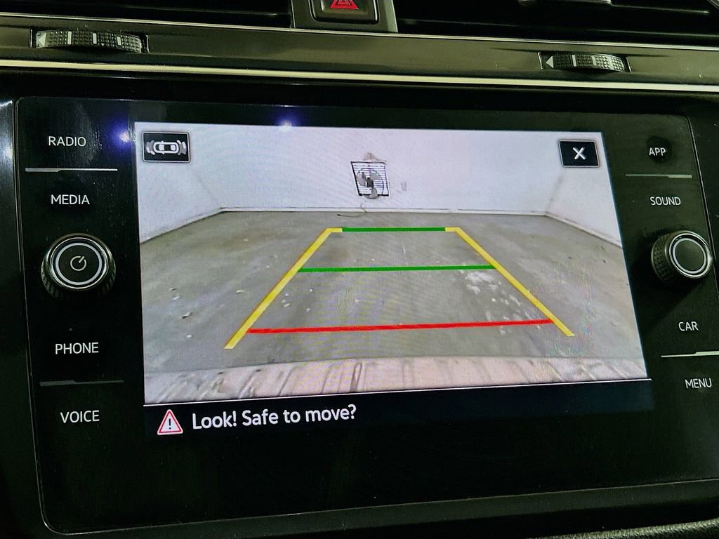 Used 2022 Volkswagen Tiguan SE R-Line FWD image 11